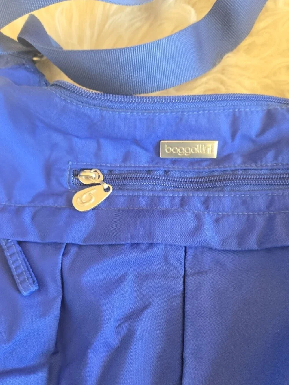 Baggallini Royal Blue Nylon Crossbody Bag - Picture 2 of 9